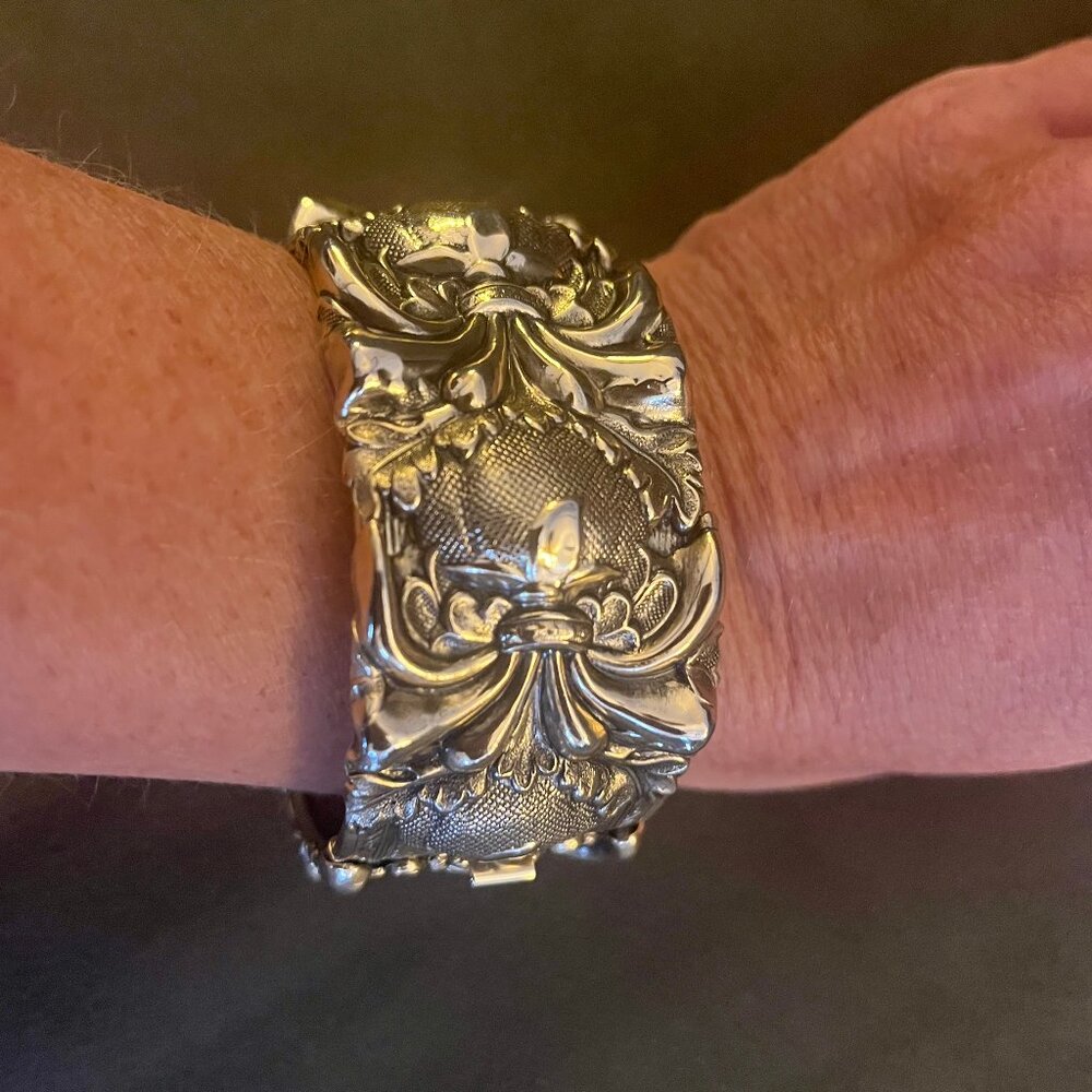 Vintage Goldtone Whiting & Davis Bangle Bracelet - Picture 8 of 13